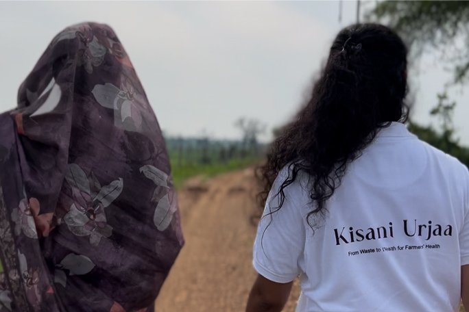 Kisani Urjaa team in the field